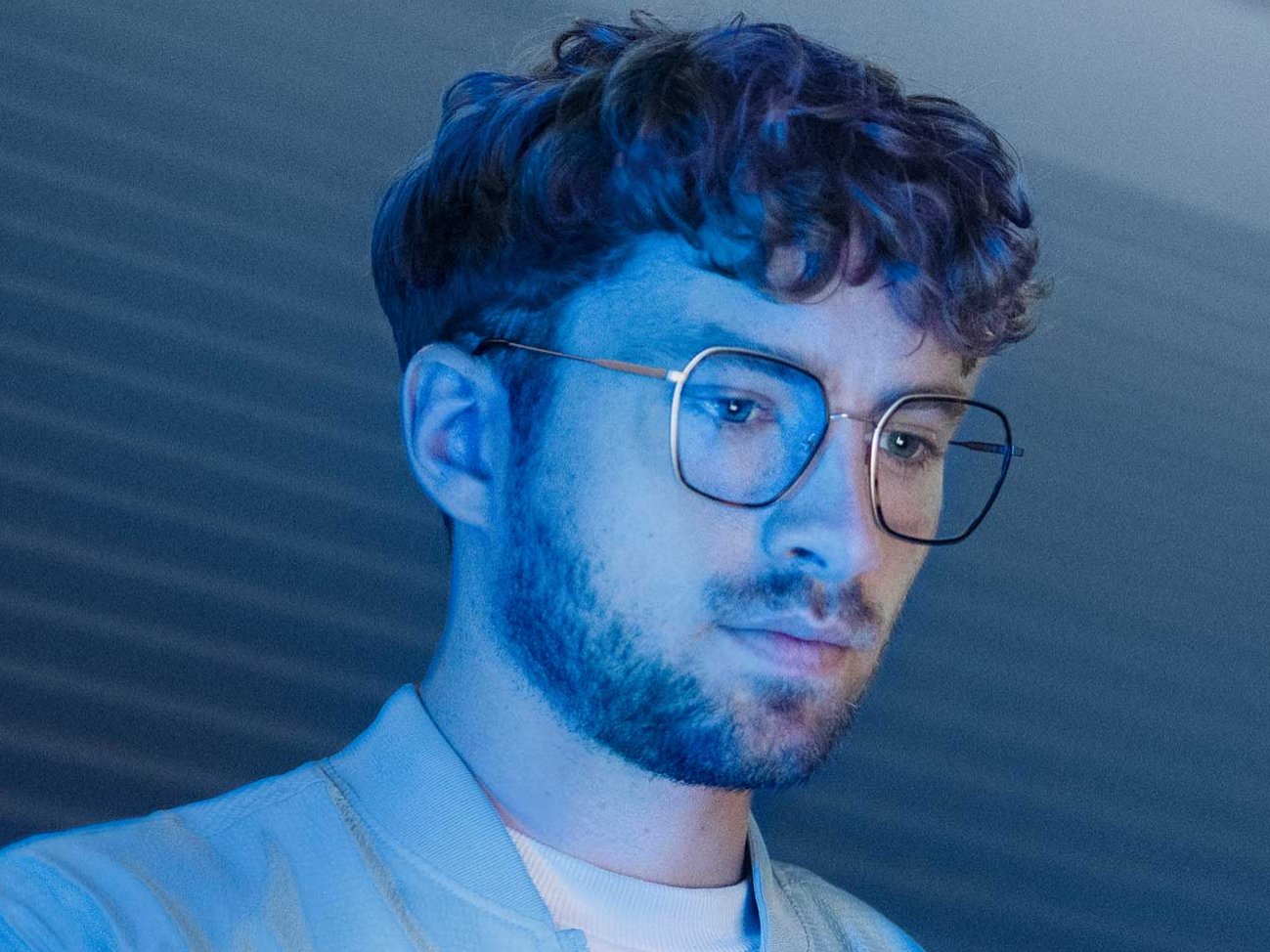 Unique blue light and full UV protection